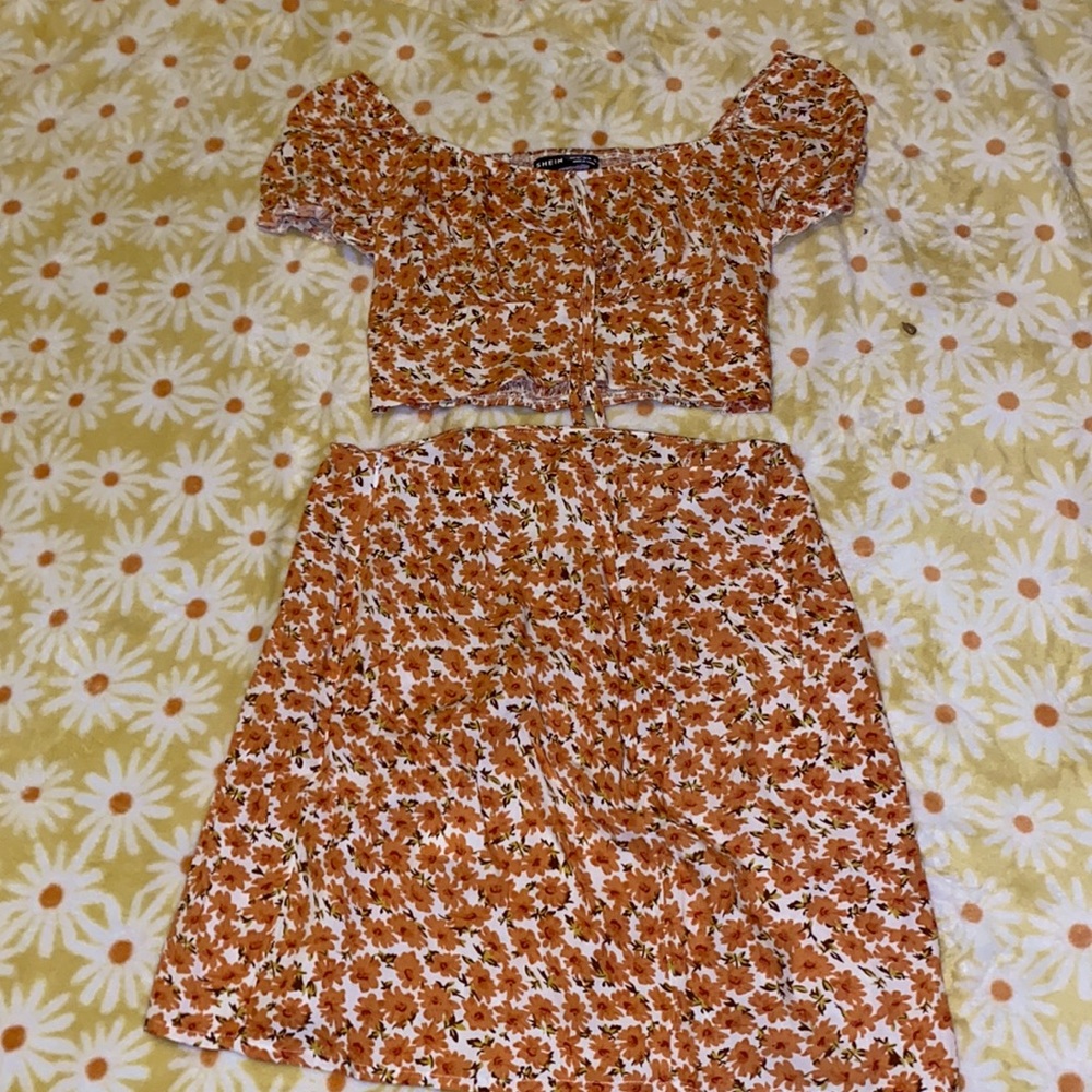 Orange floral two piece skirt/top set. Brand new mint condition